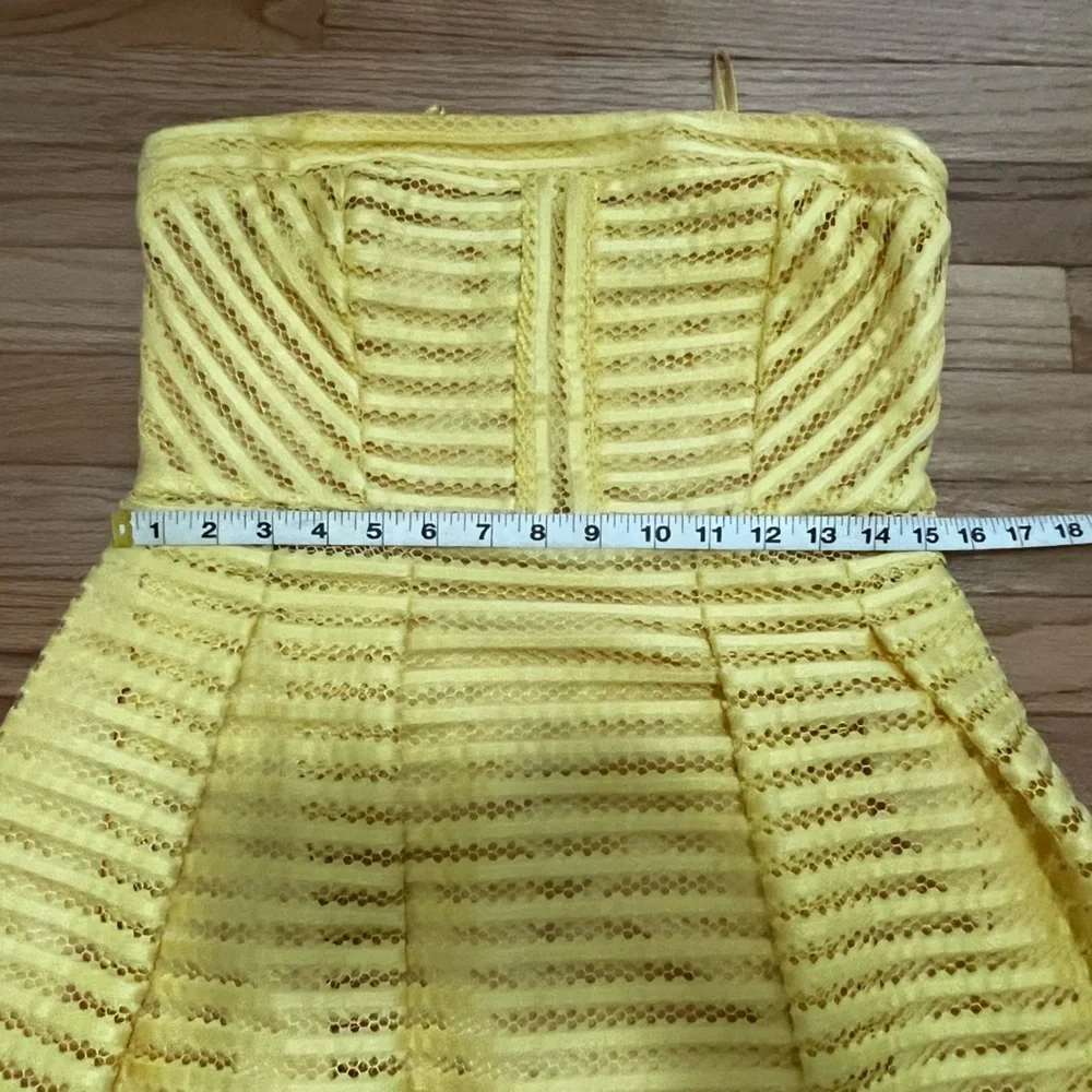 NYC Eva Mendes strapless summer dress Yellow with floral pattern. Size 8 - Picture 4 of 9